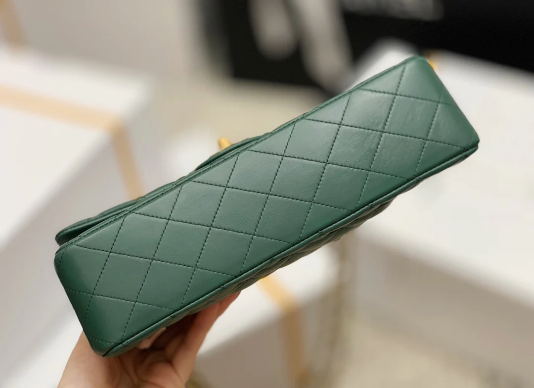 Сумка Chanel из овечьей кожи CF — зеленая с золотой фурнитурой — 25 см