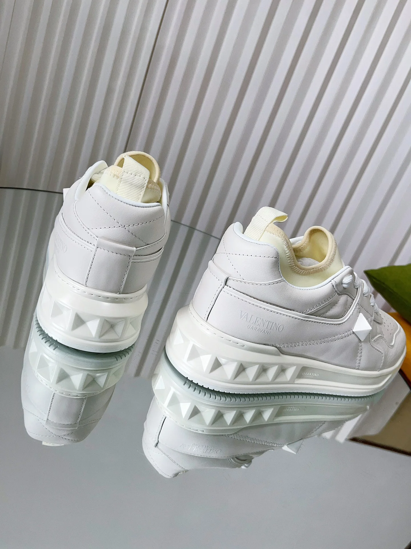 Valentino - Повседневные кроссовки - Унисекс - Белые