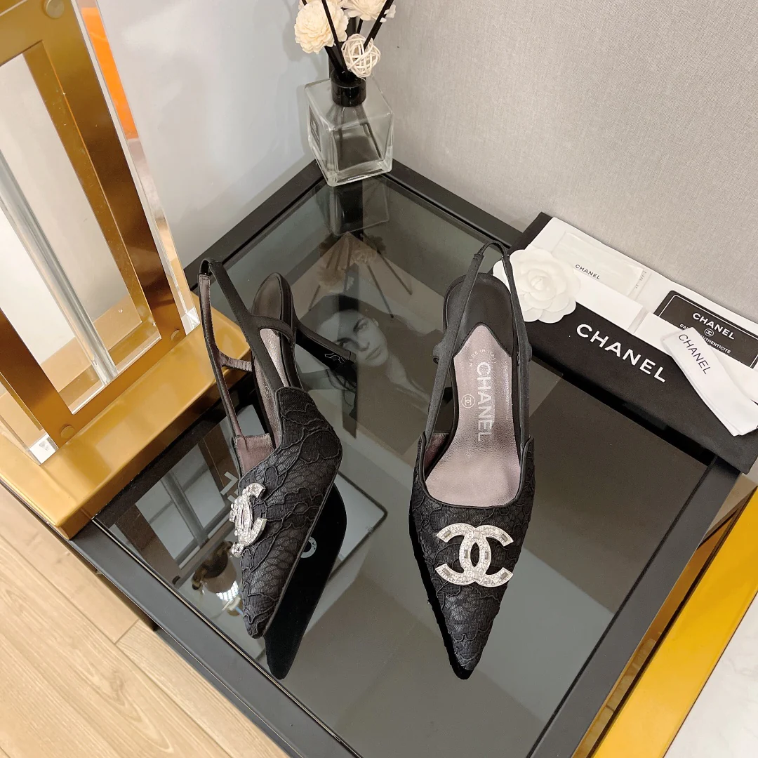 Туфли Chanel на высоком каблуке с пряжкой и стразами - Винтажная коллекция - 6-5 см