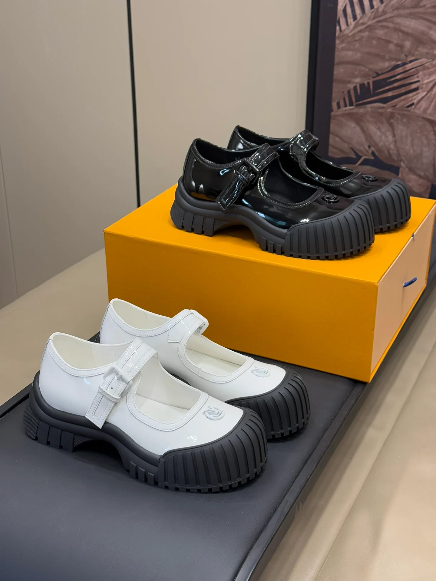 Двухцветные туфли увеличенного размера LV-2024 - изображение из коллекции