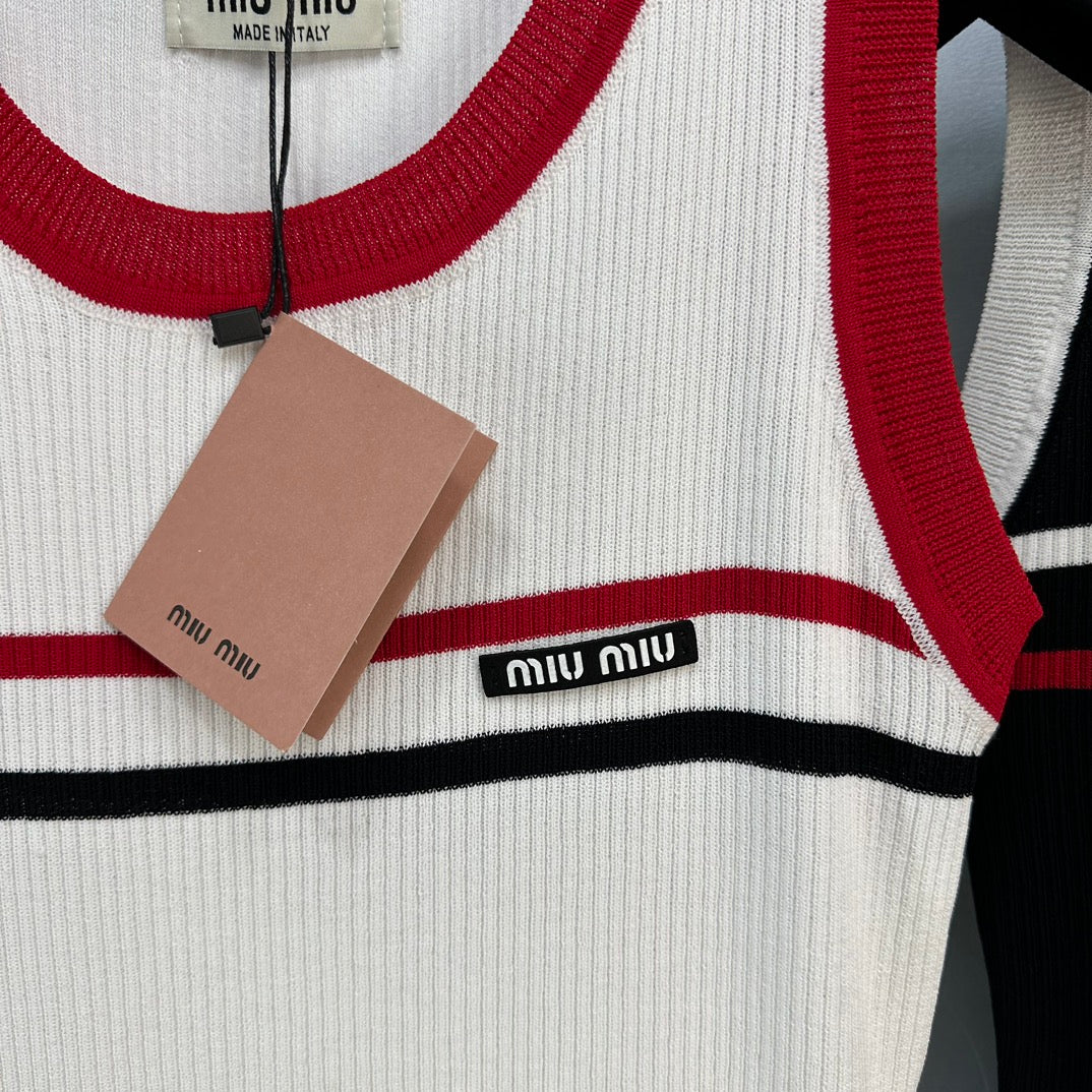 Miu Miu-2404 - Приятный для кожи жилет из шелкового хлопка с круглым вырезом и полосатым дизайном в стиле колор-блок.