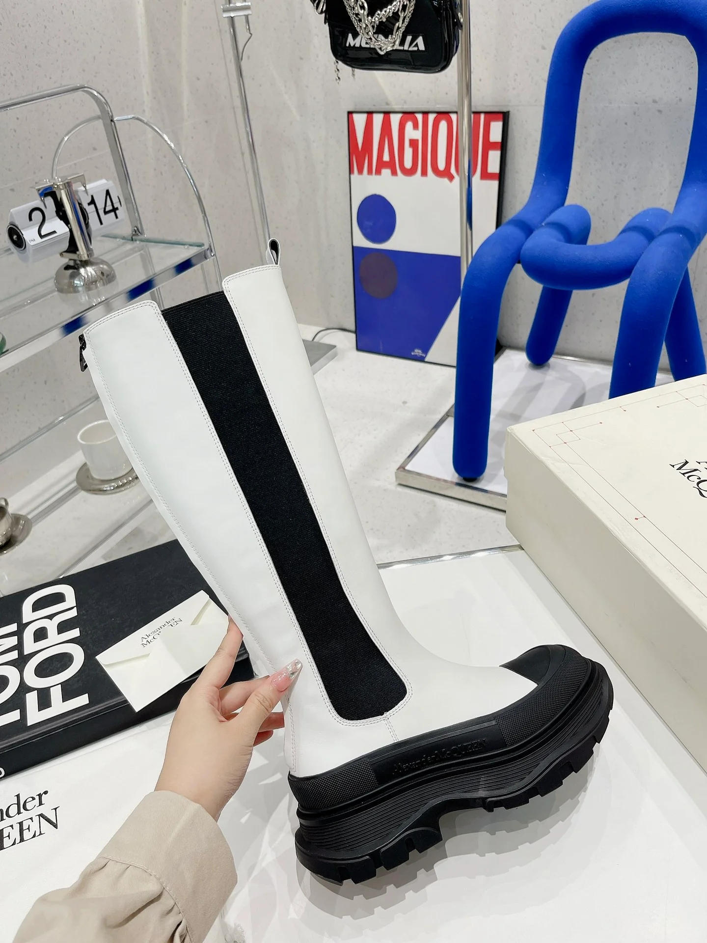 Коллекция McQueen 2022 года с подиума - Длинные сапоги - 1