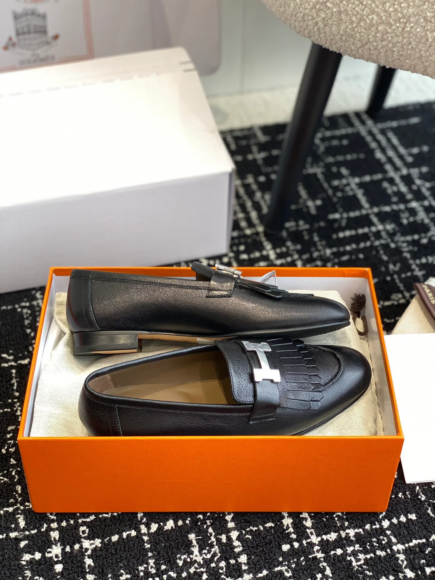 Лоферы Hermes с кисточками, черные.