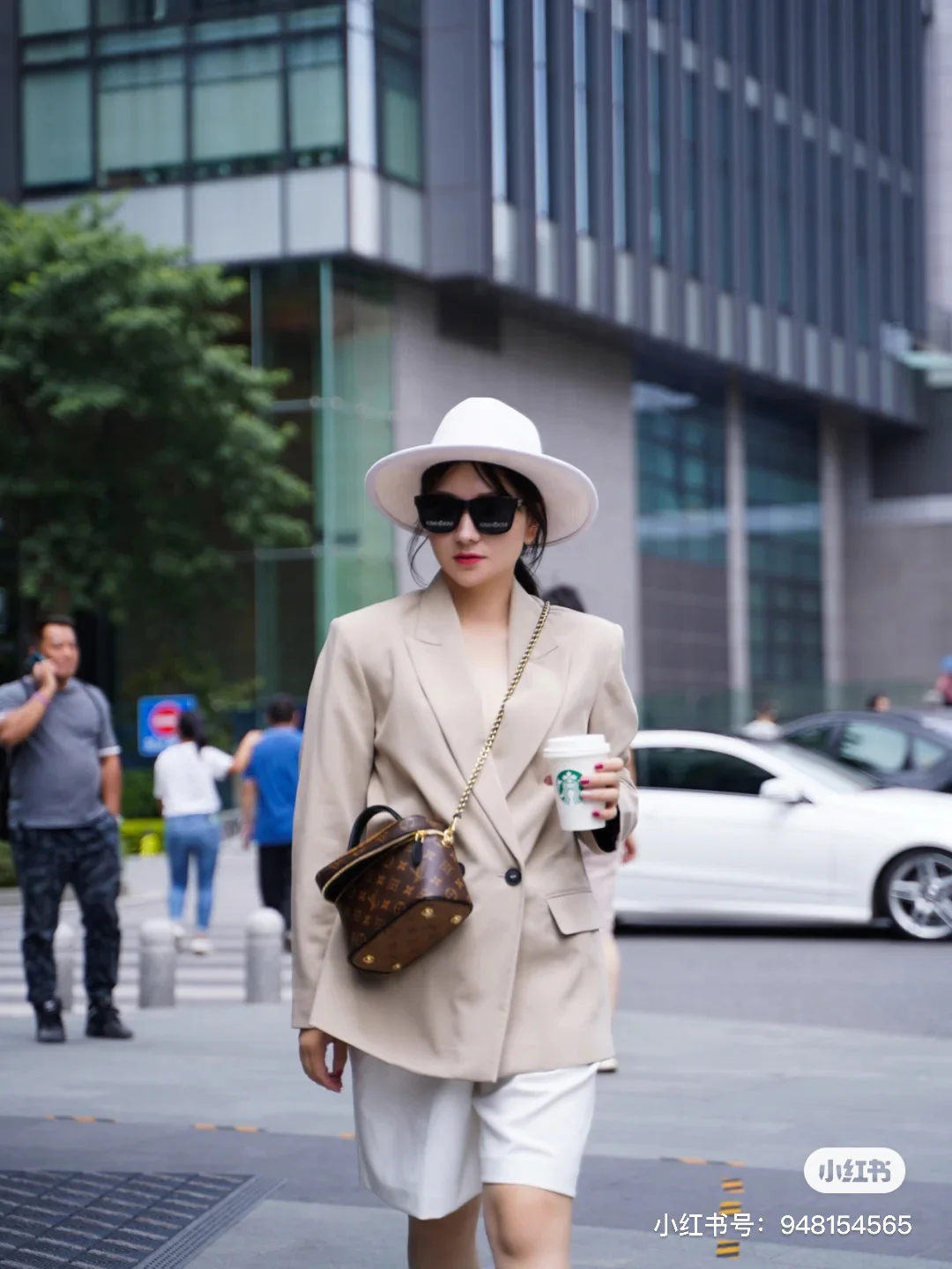 m45165-LV-Vanity сумка маленького размера на теле фото