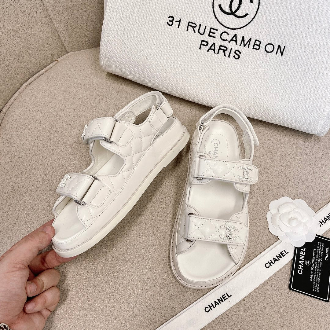 Chanel - Белые кожаные сандалии в клетку
