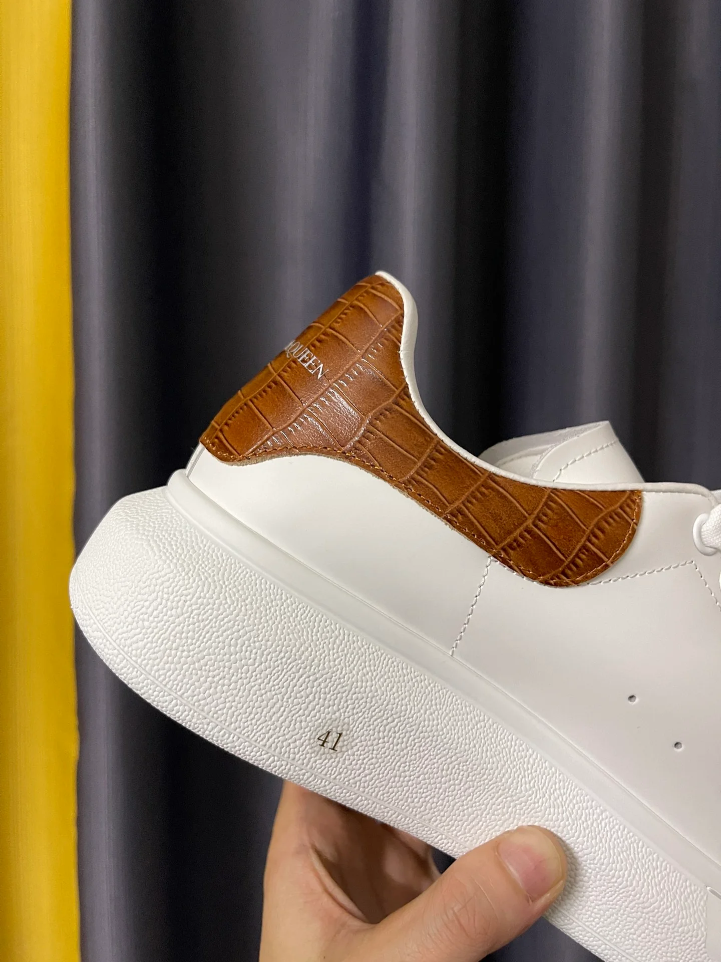 Классические белые кроссовки McQueen - унисекс - карамельный узор под крокодиловую кожу - премиум-издание