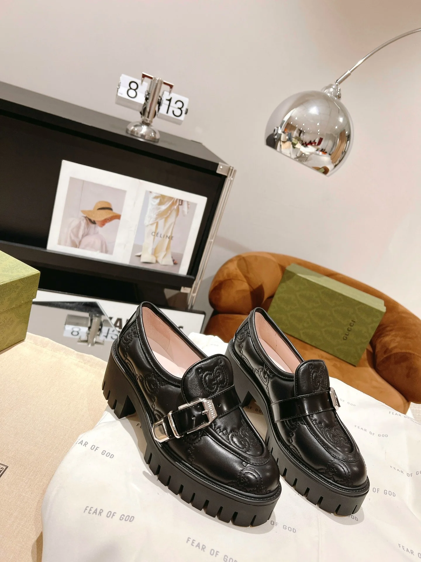 Лоферы Gucci с тиснением