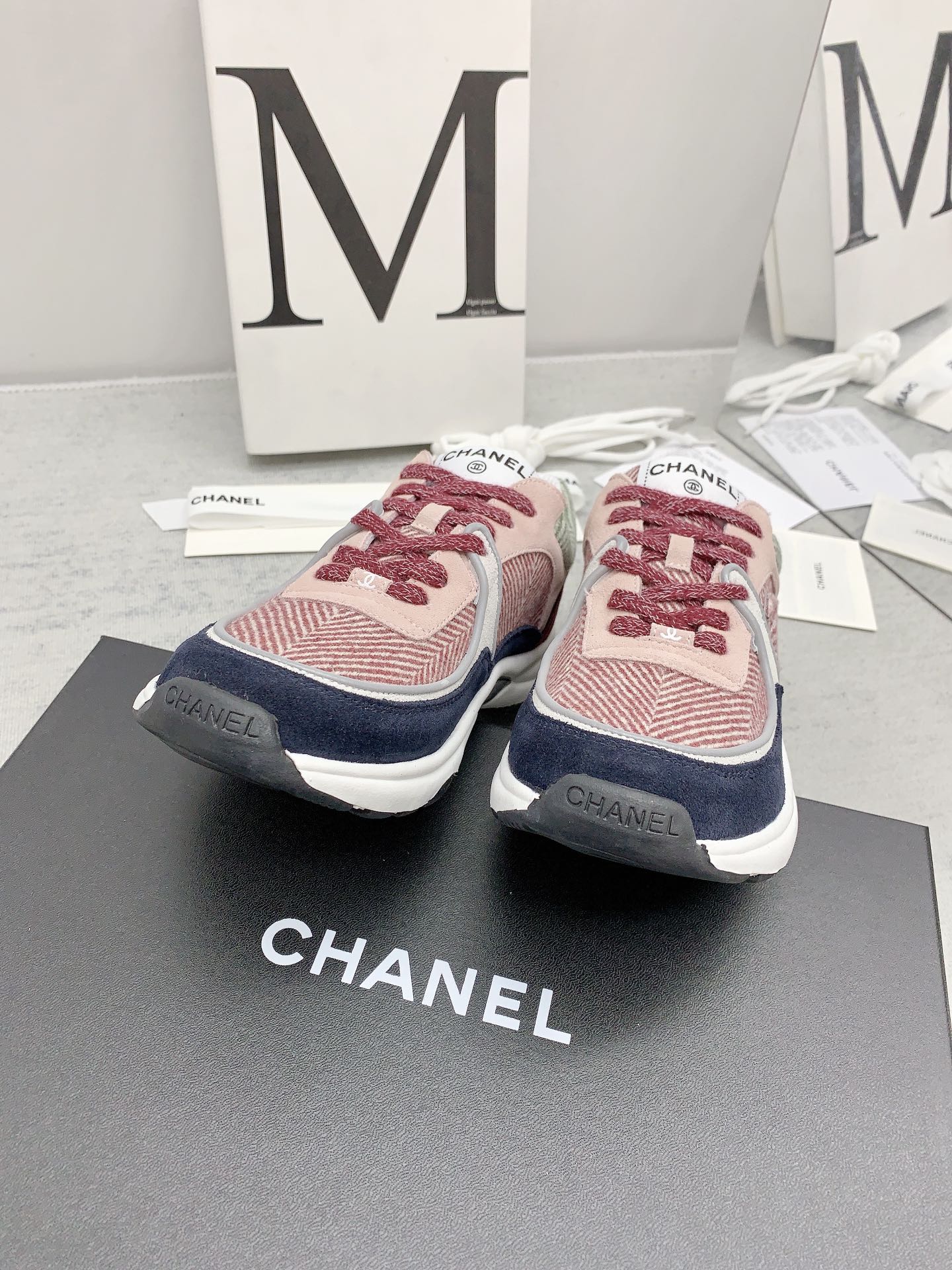 Chanel - Твидовые кроссовки в стиле пэчворк - Повседневные кроссовки - Светло-голубые