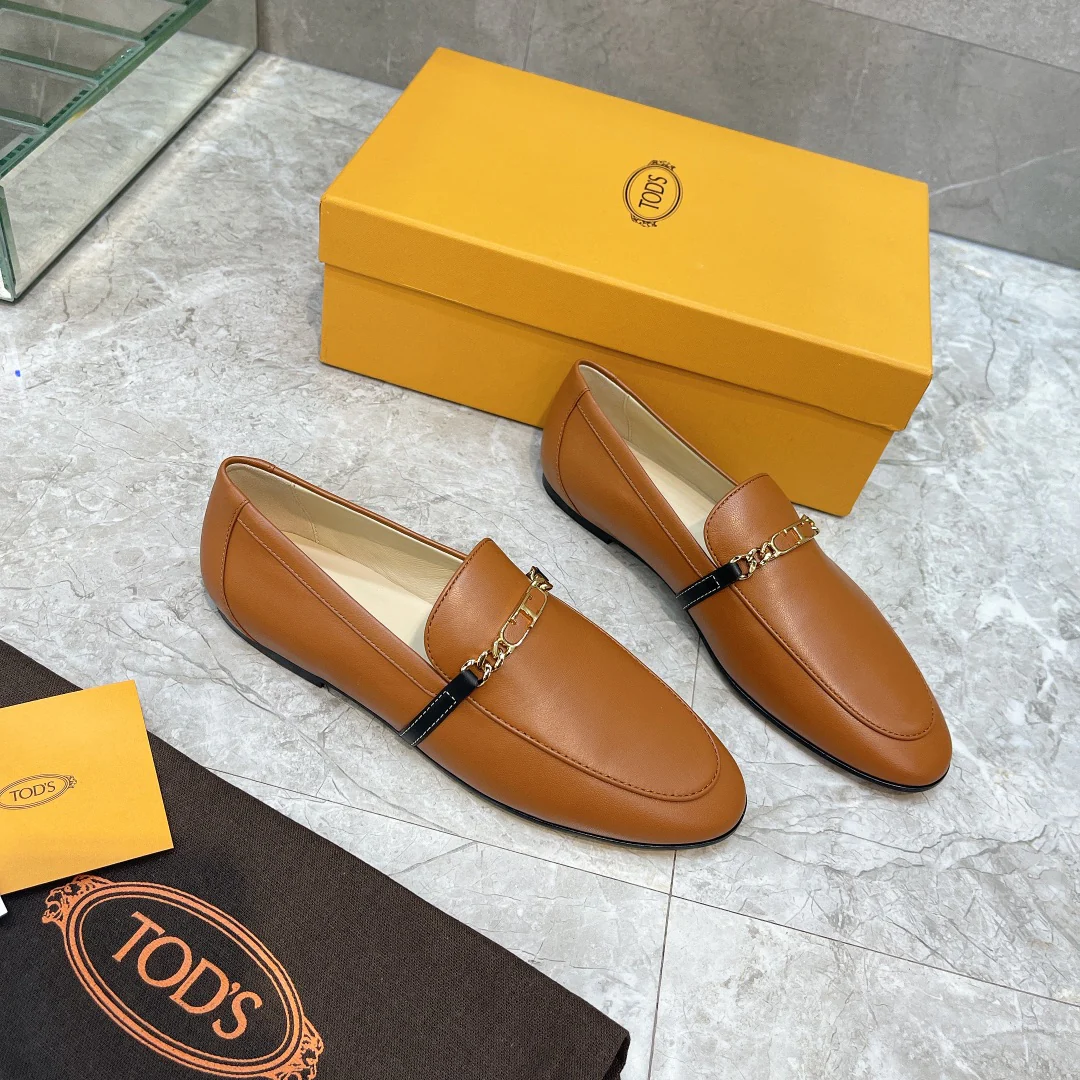 Tods - Сдержанные лоферы с тонкой цепочкой