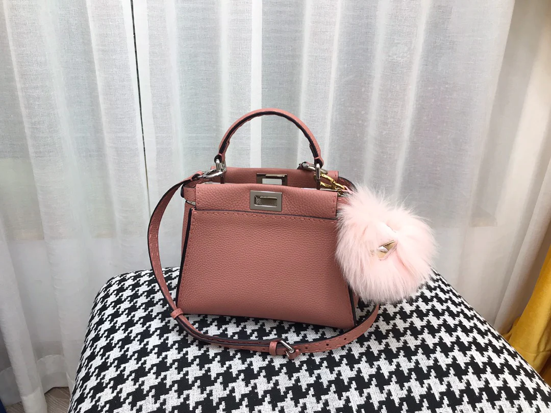 Мини-сумочка Fendi Peekaboo из розовой кожи