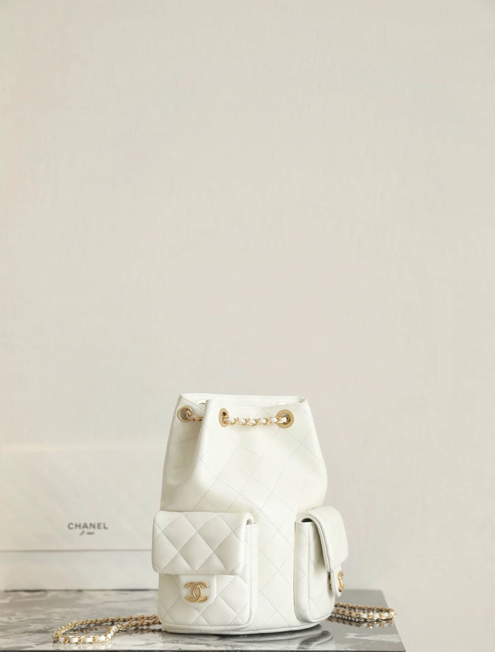 Рюкзак Chanel 25c на завязках - белый