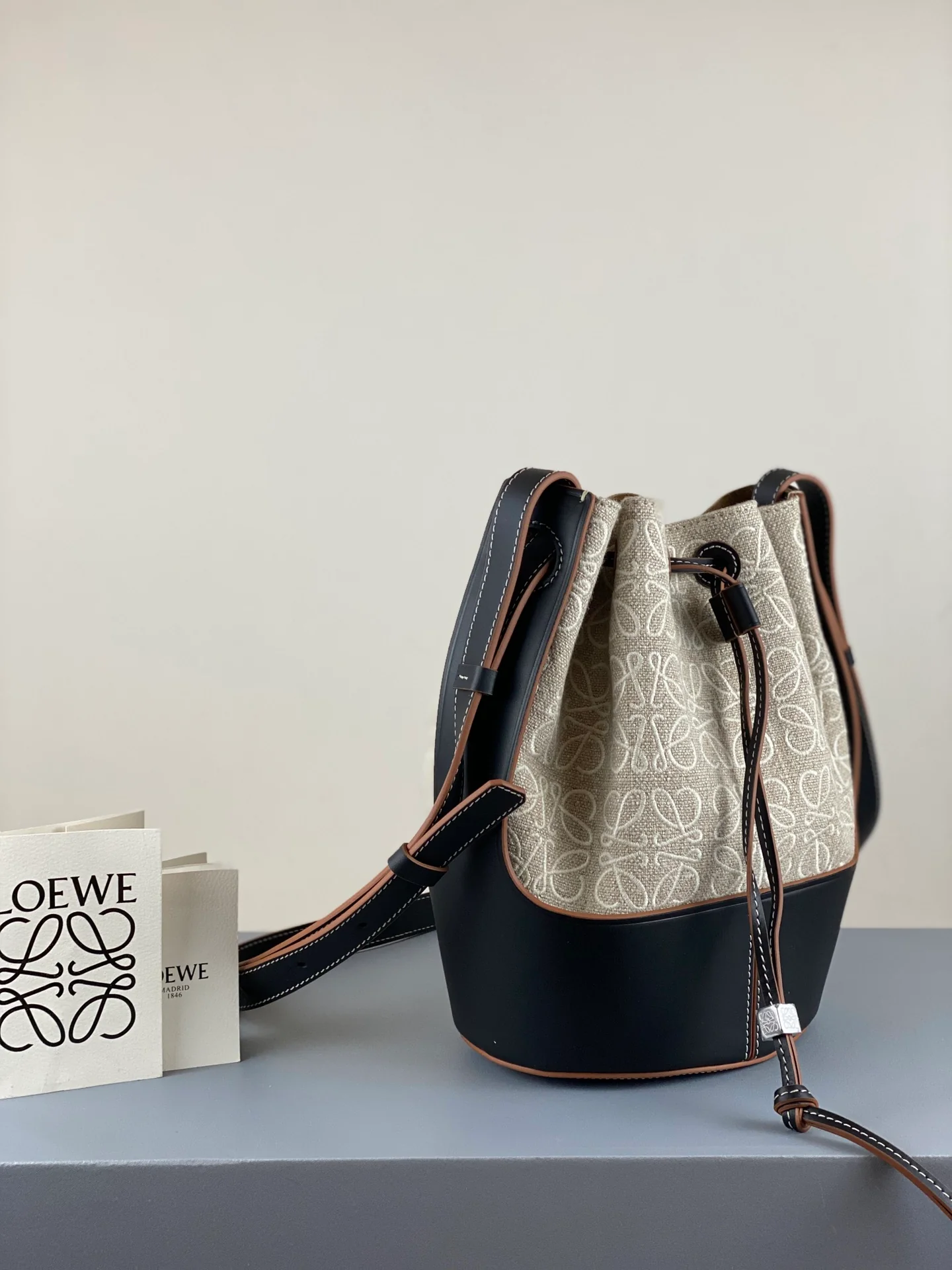 Loewe - Новая жаккардовая ткань Bucket