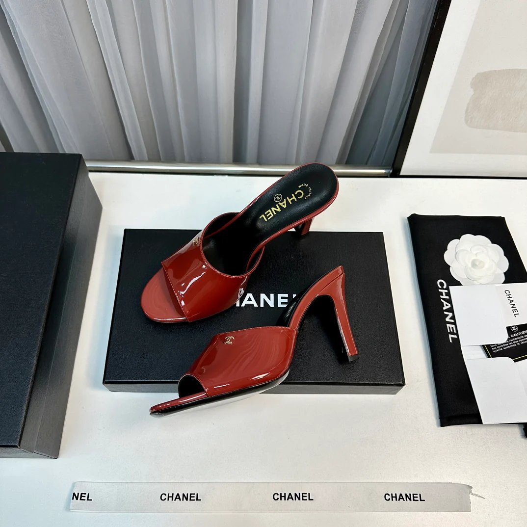 Коллекция Chanel Весна/Лето 2023 - Камелия - Туфли на высоком каблуке - Красные