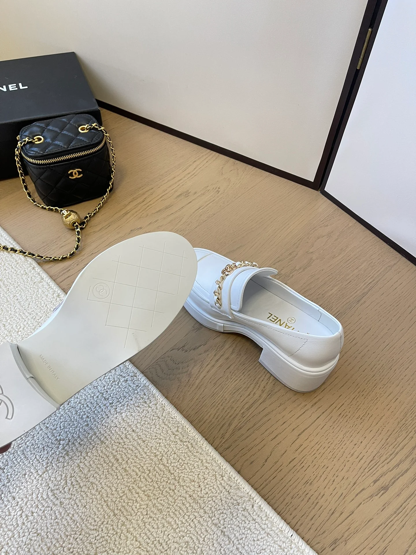 Лоферы Chanel 2024 - белые