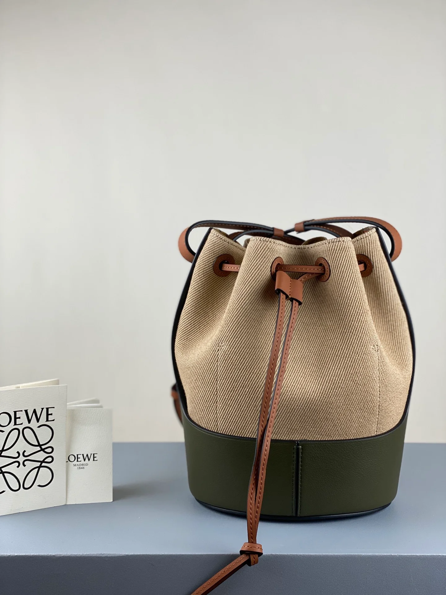 Сумка-ведро Loewe Balloon New, маленький размер - 1 шт.