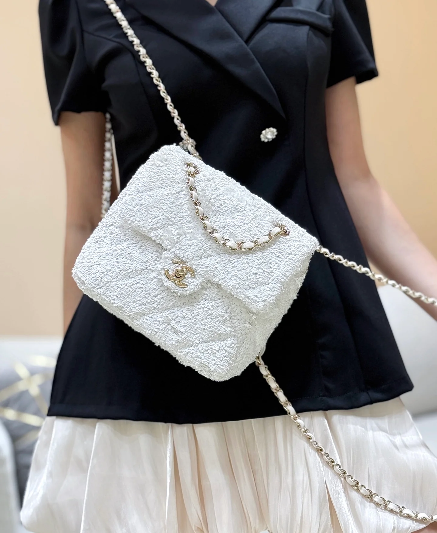 Предварительный показ осенне-зимней коллекции Chanel 25b - Двойной рюкзак с пайетками - Белый