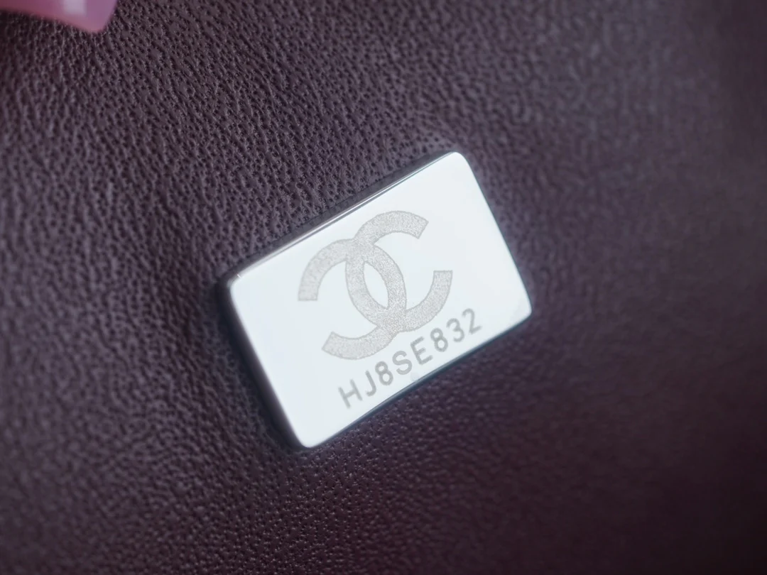 Chanel 2-55 - Черная застежка с V-образным узором - Кожа теленка, длина 28 см