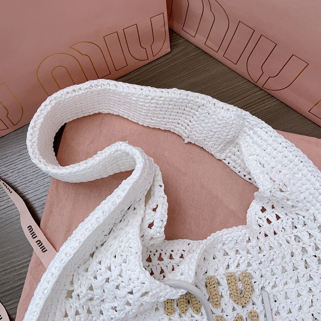Плетеная сумка Miu Miu Crescent - белая