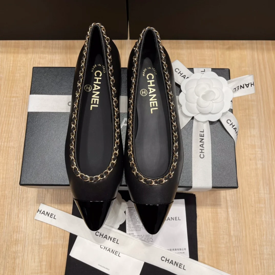 Chanel - Черные балетки с цепочкой