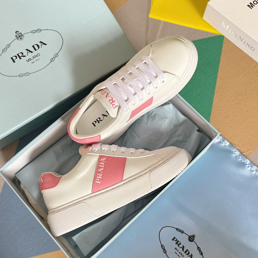 Prada, коллекция ?Ранняя весна 2022? — повседневные туфли на платформе — 13