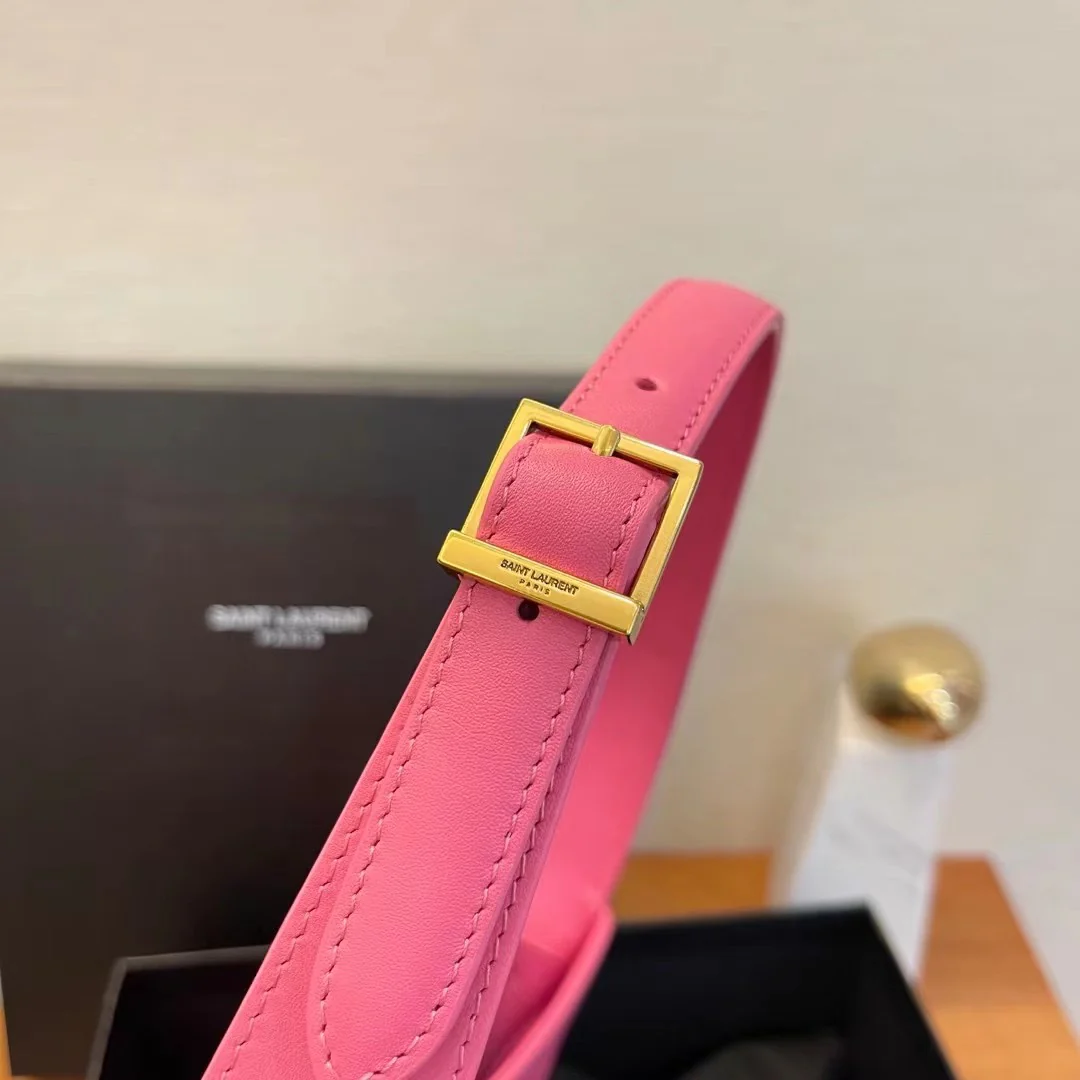 Коллекция YSL Весна/Лето 2022 - Сумка-седло - Фуксия с золотой фурнитурой - Однотонная кожа