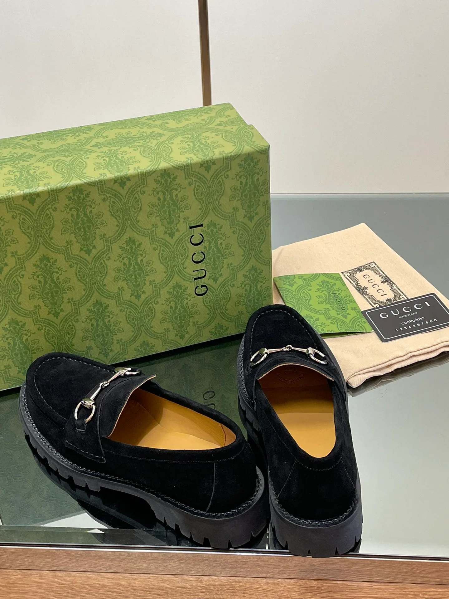 Замшевые лоферы Gucci 2024 - черные