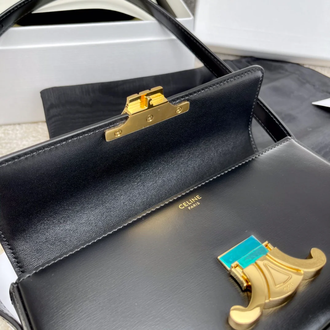 Кожаная сумка через плечо Celine Triomphe - черная