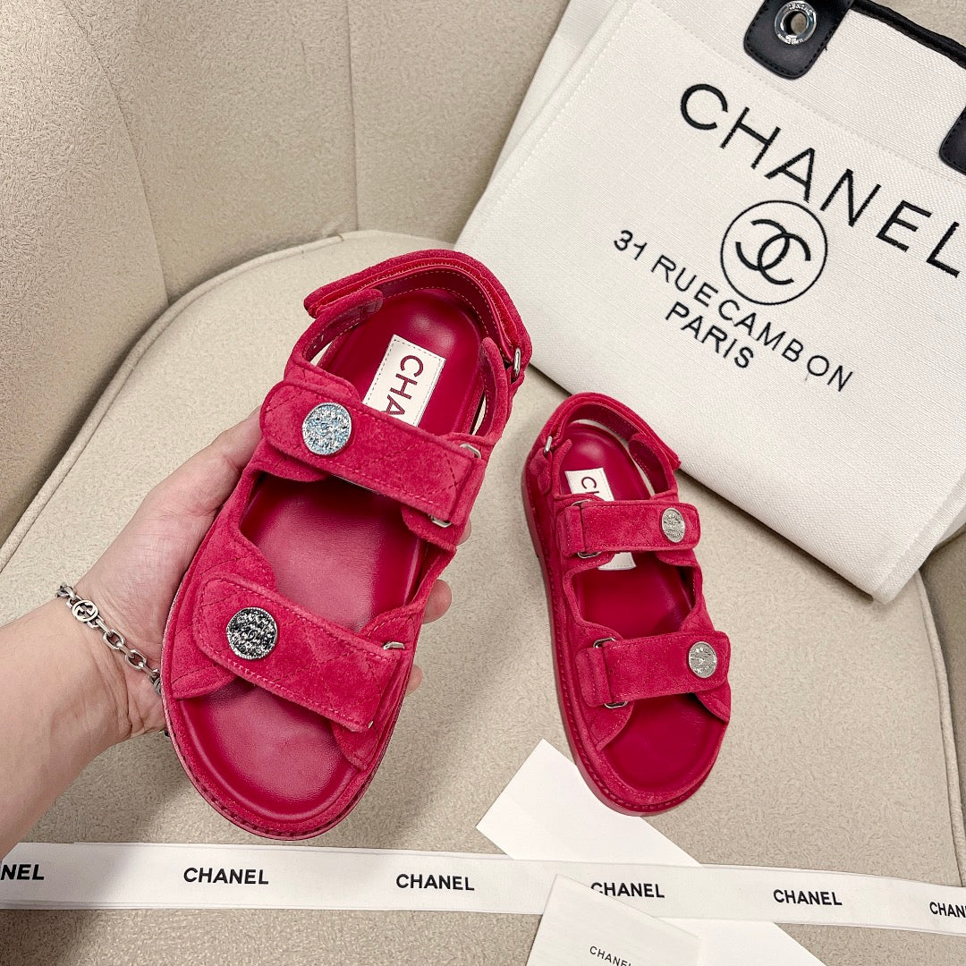 Chanel - Красные кожаные сандалии в клетку