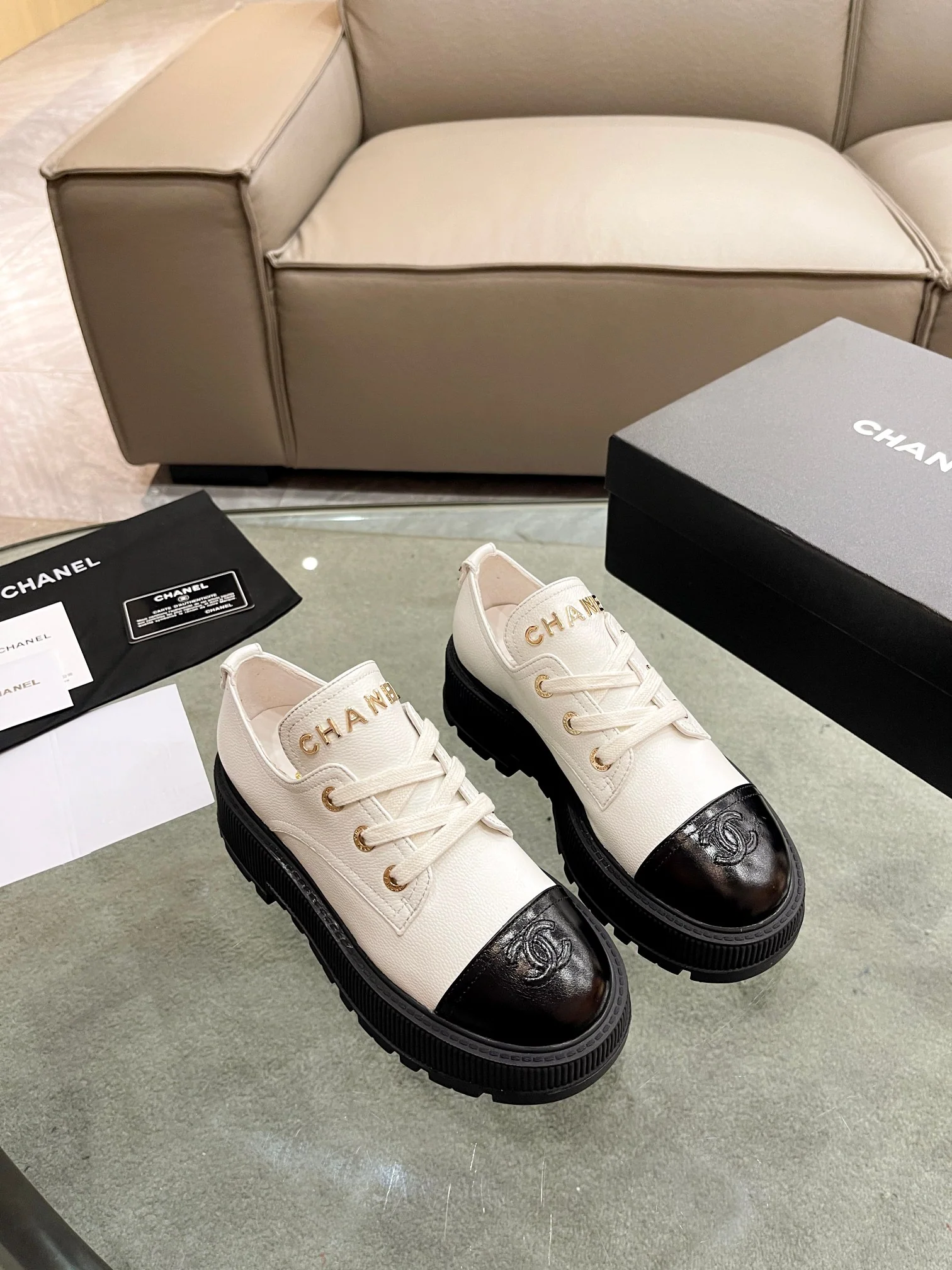 Новинка сезона осень/зима 2023 от Chanel - Лоферы на платформе - Белые