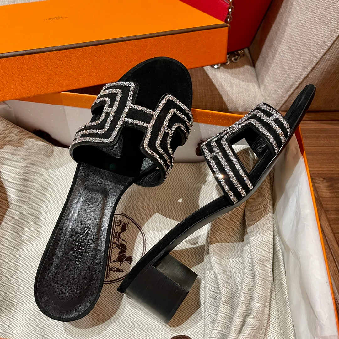 Босоножки Hermes-H на среднем каблуке с бриллиантовой гравировкой-6