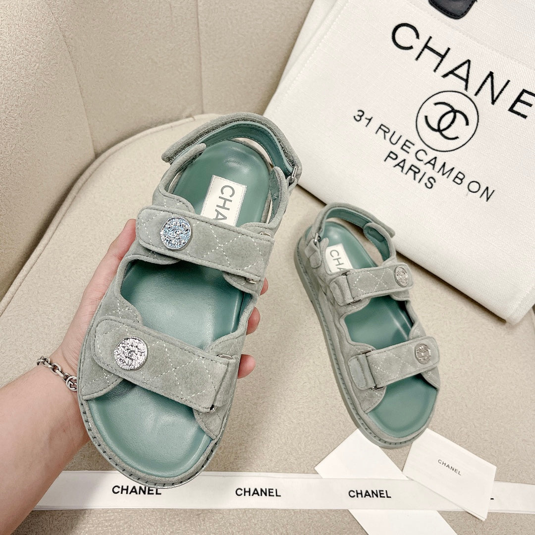 Chanel - светло-зеленые кожаные сандалии в клетку