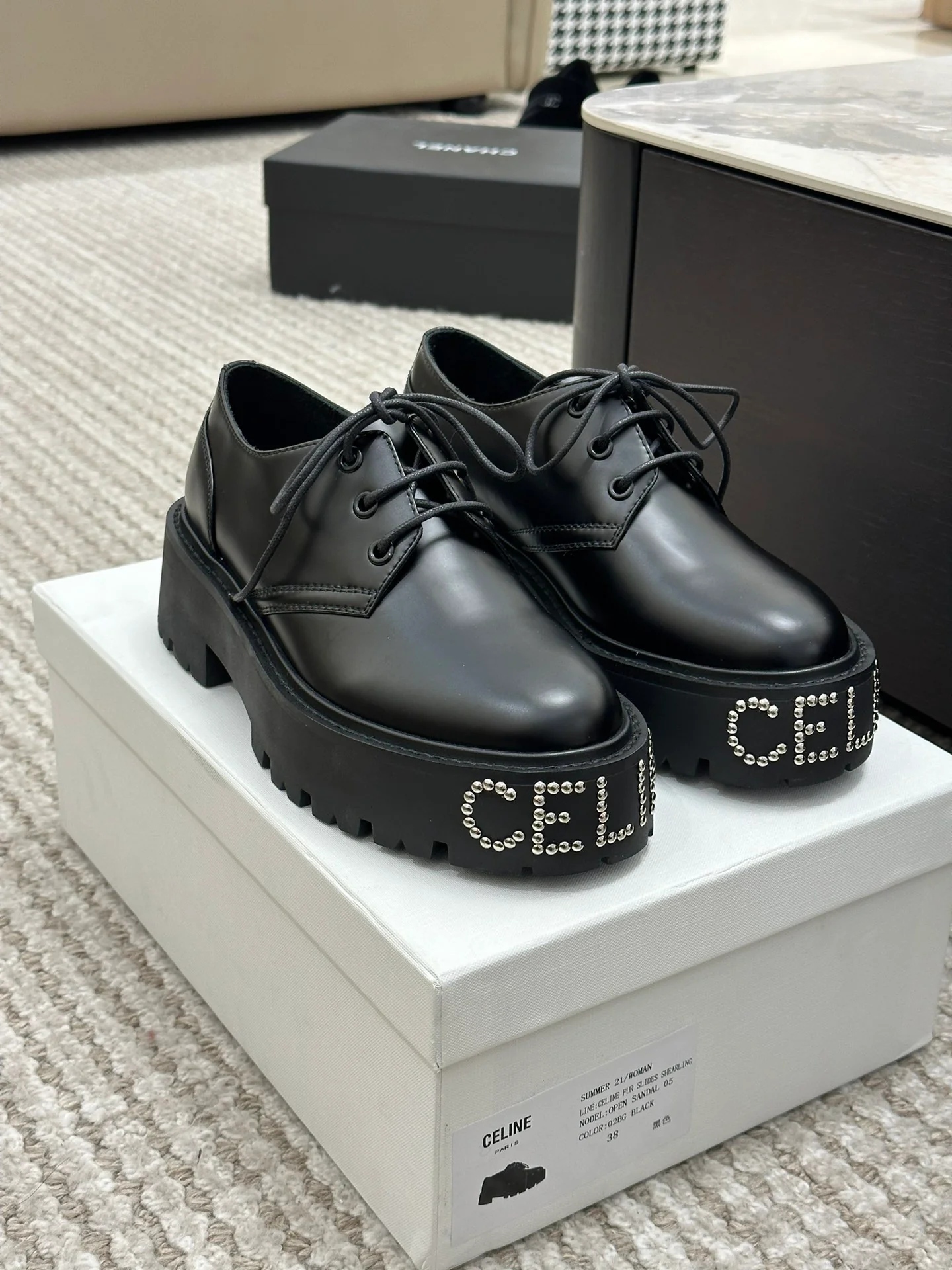 Новинка сезона весна/лето 2023 от Celine - Лоферы на платформе - Матовый черный