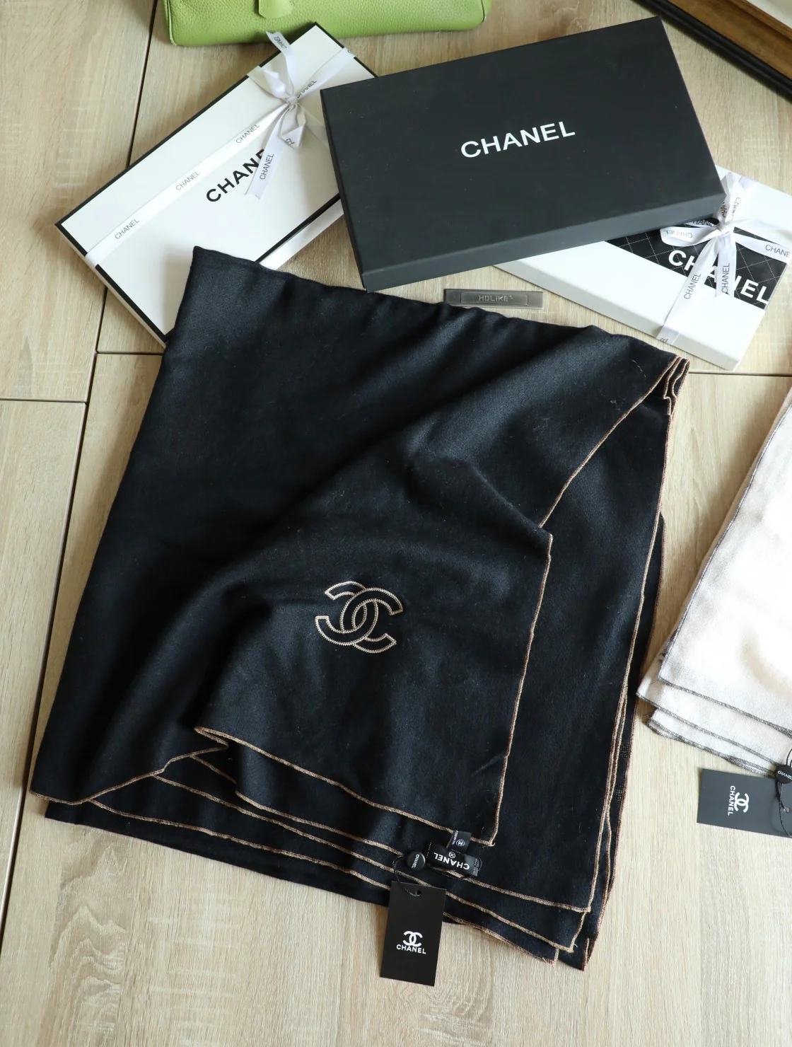 Шарф Chanel с контрастной каймой, 100-200 см, из овечьей шерсти, черный.