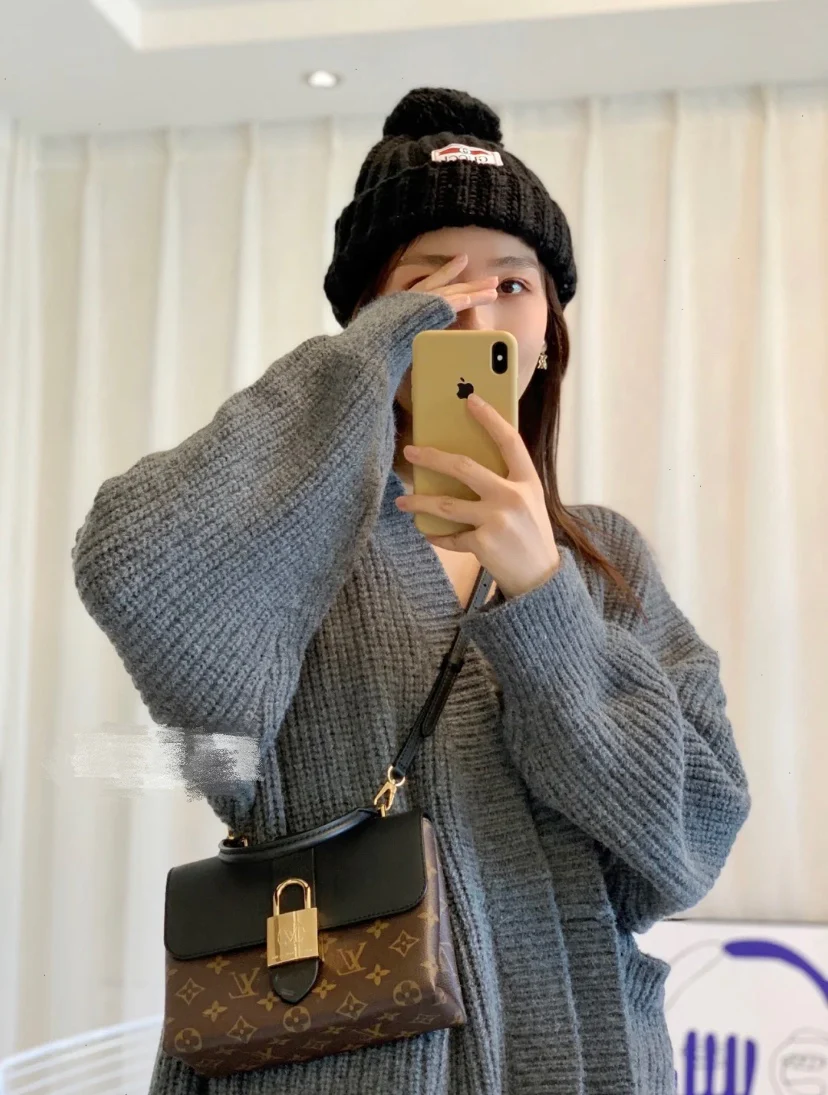 m44321-LV-locky-lock bag-black