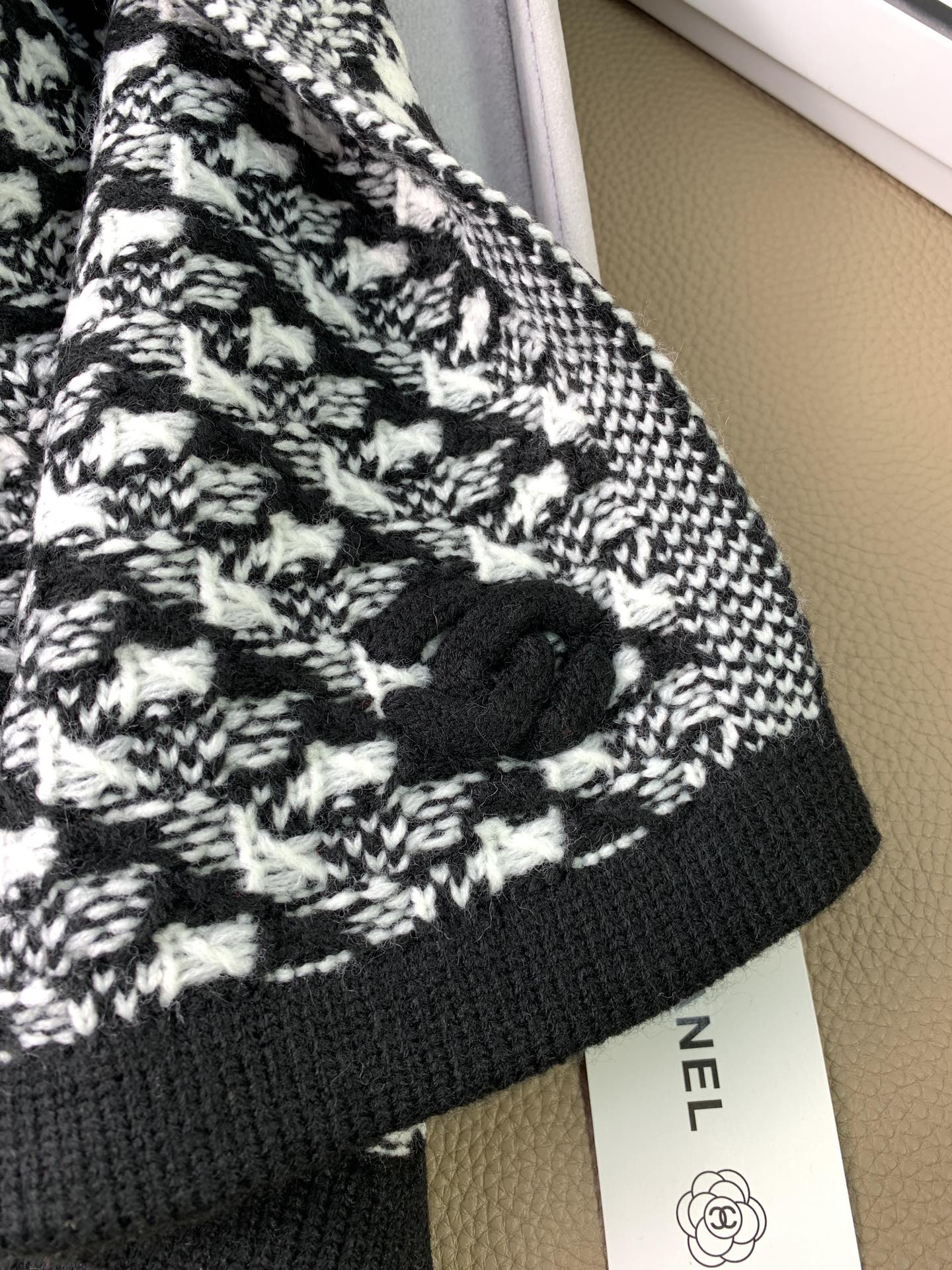 Chanel - Вязаный кашемировый шарф с золотыми и серебряными нитями - 30 см - 180 см