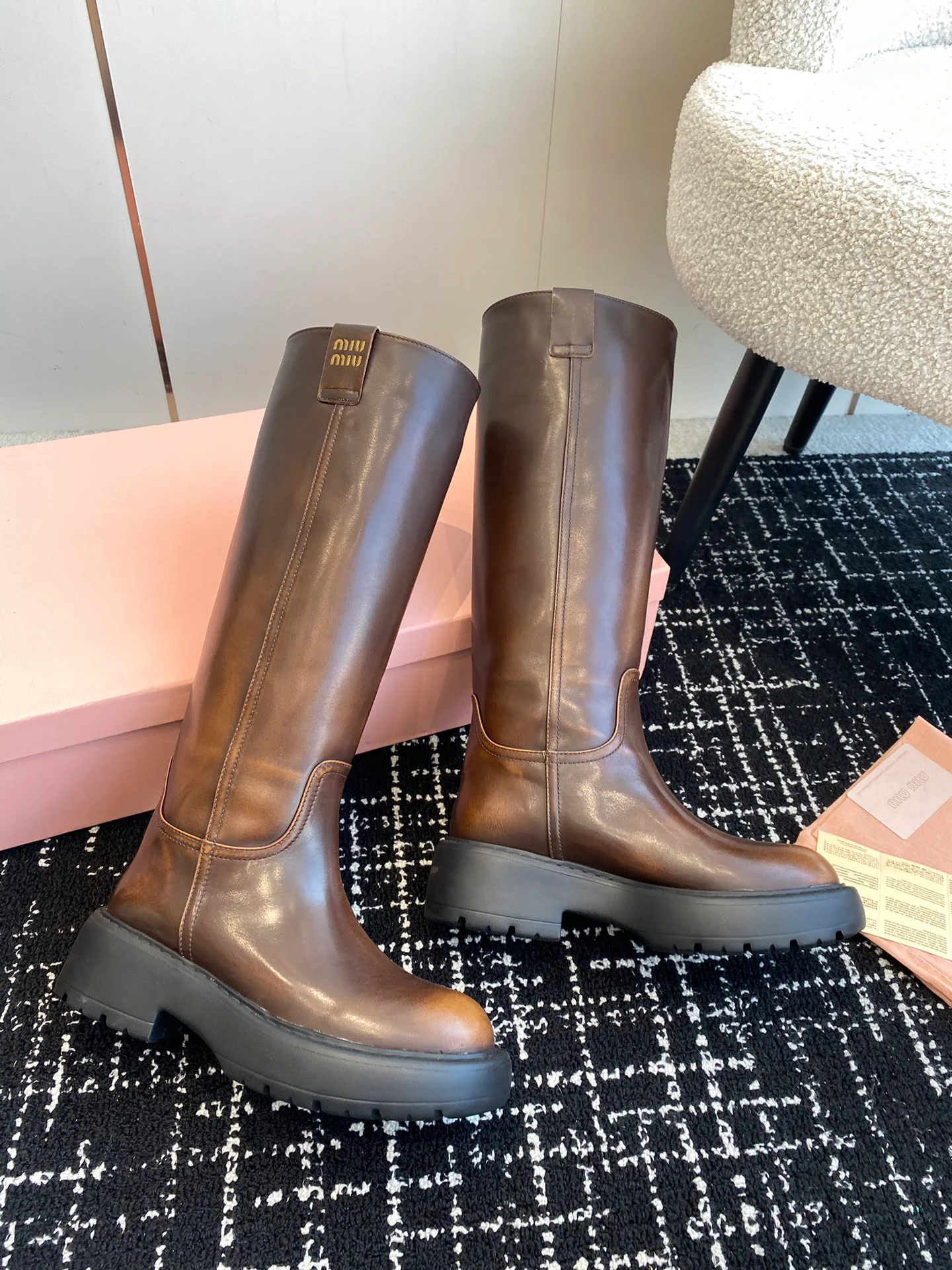 Ботильоны на высоком каблуке Miu Miu 2024 года - темно-коричневые