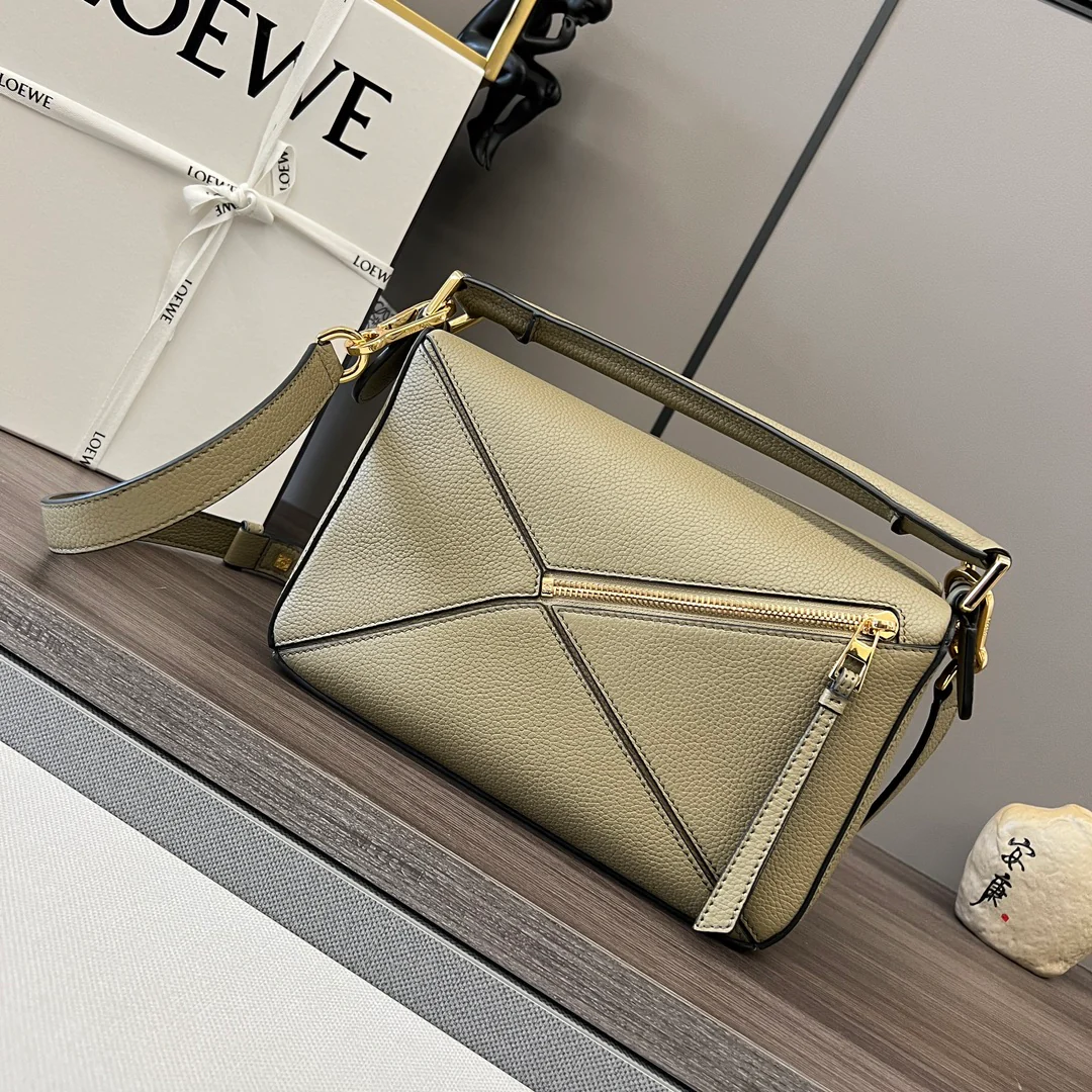 Сумка Loewe Grain Leather Puzzle, маленький размер, цвет ?артишоковый зеленый?