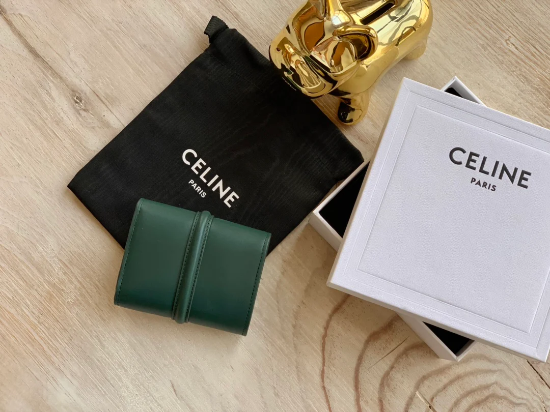 Маленький глянцевый кожаный трехсекционный кошелек Celine - 2 шт.