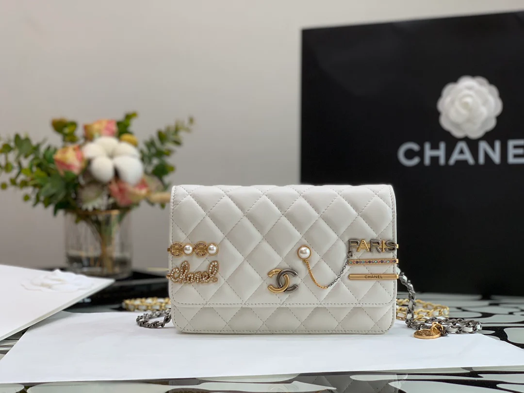 Кулон-значок Chanel-22c-WOC-1
