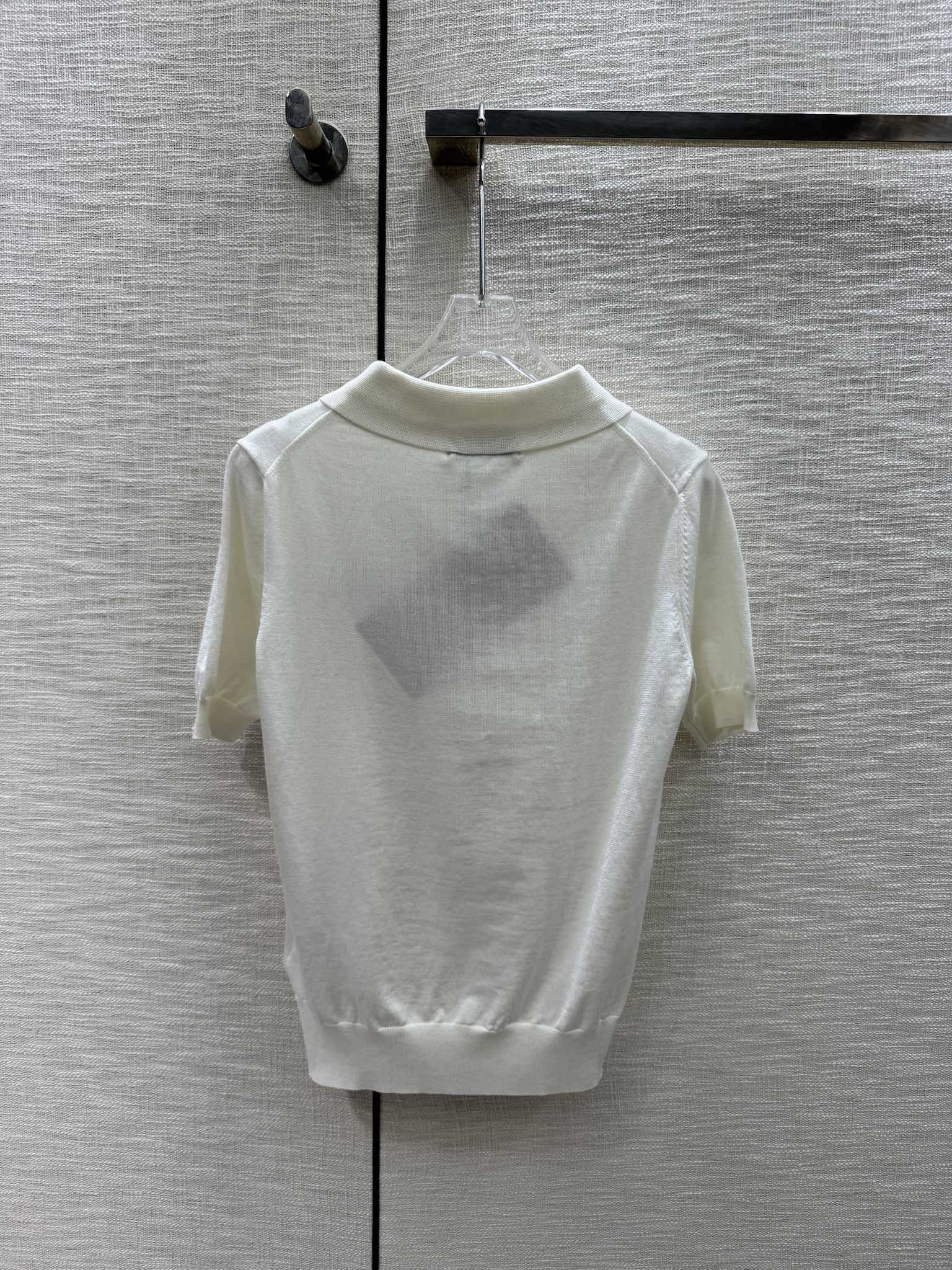 Miu Miu-2404 - Трикотажная футболка с коротким рукавом и воротником-поло с оборками, белая