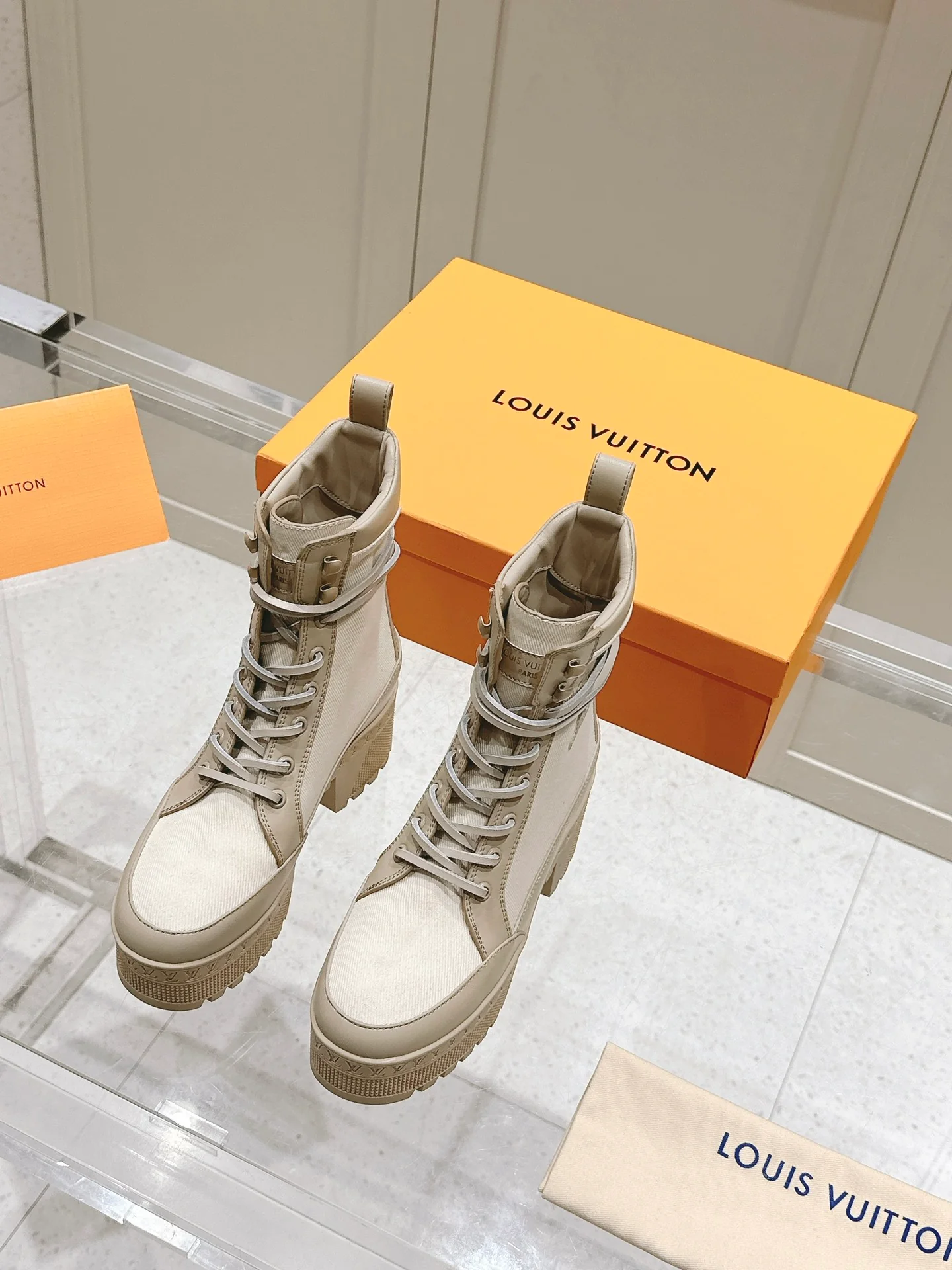 Ботинки на высоком каблуке Martin LV-2024 - цвет 