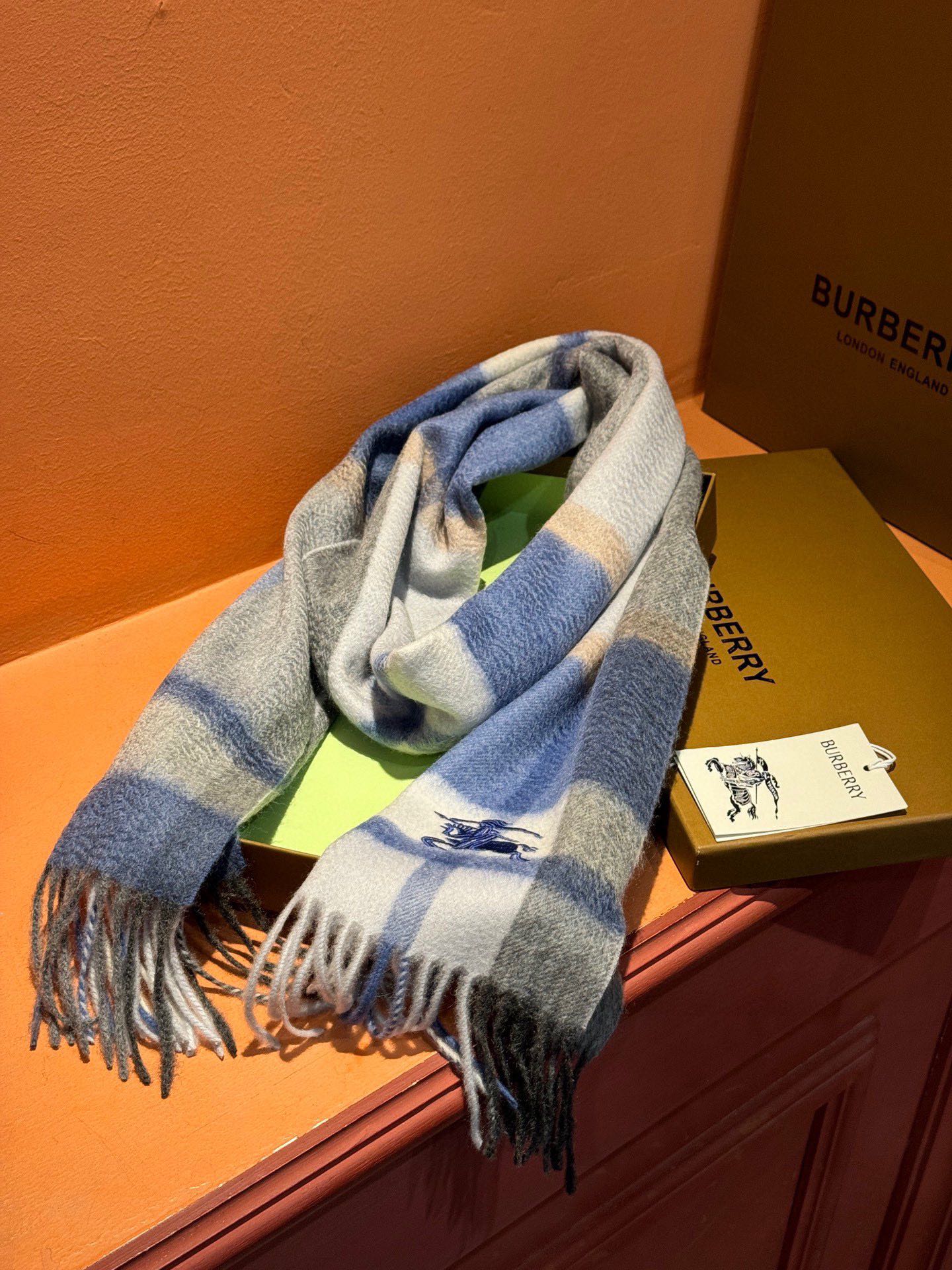 Классический клетчатый шарф Burberry 2024 — синий