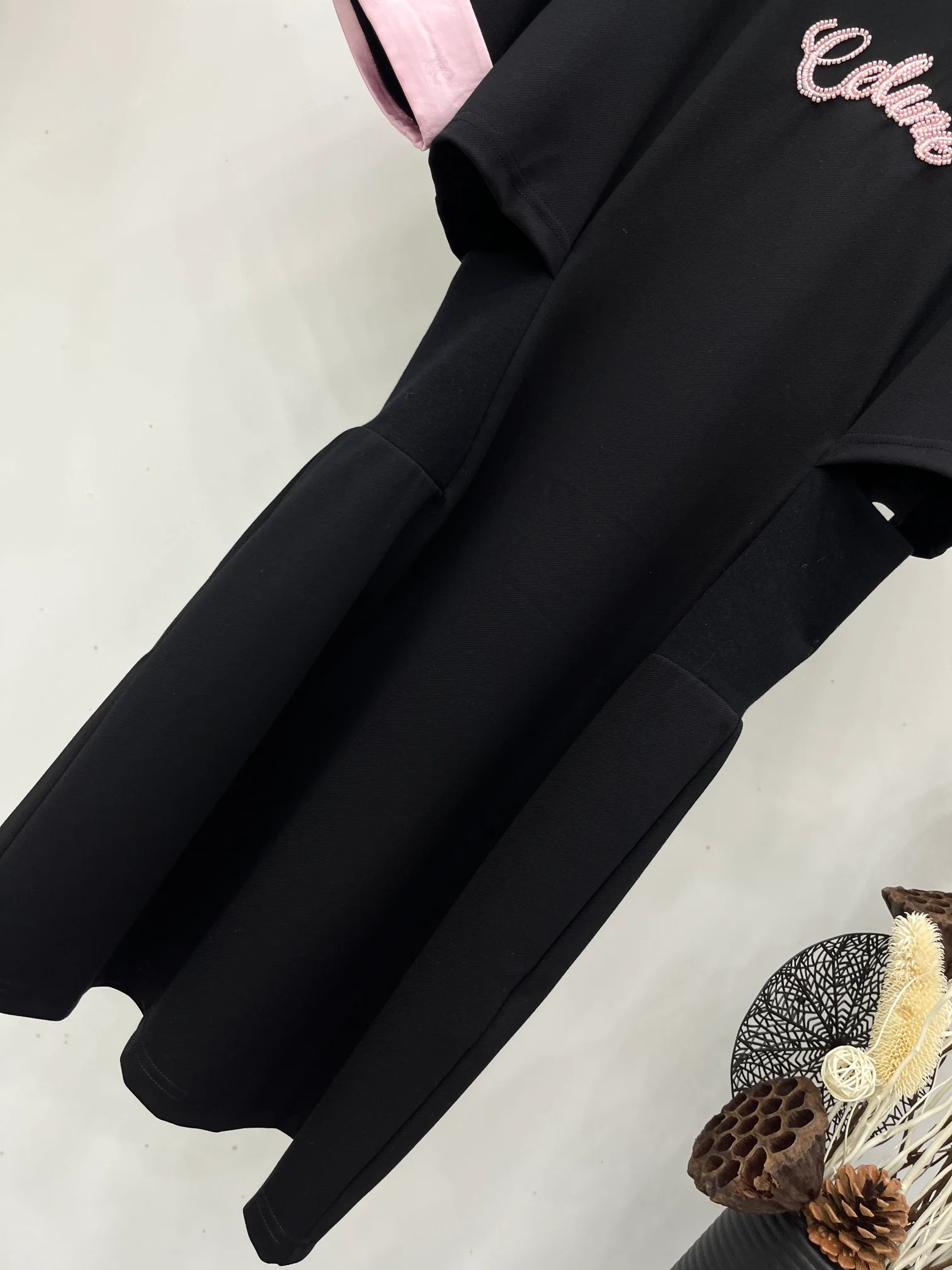 Celine 2404 - Платье с асимметричным подолом, подчеркивающее талию - Черное