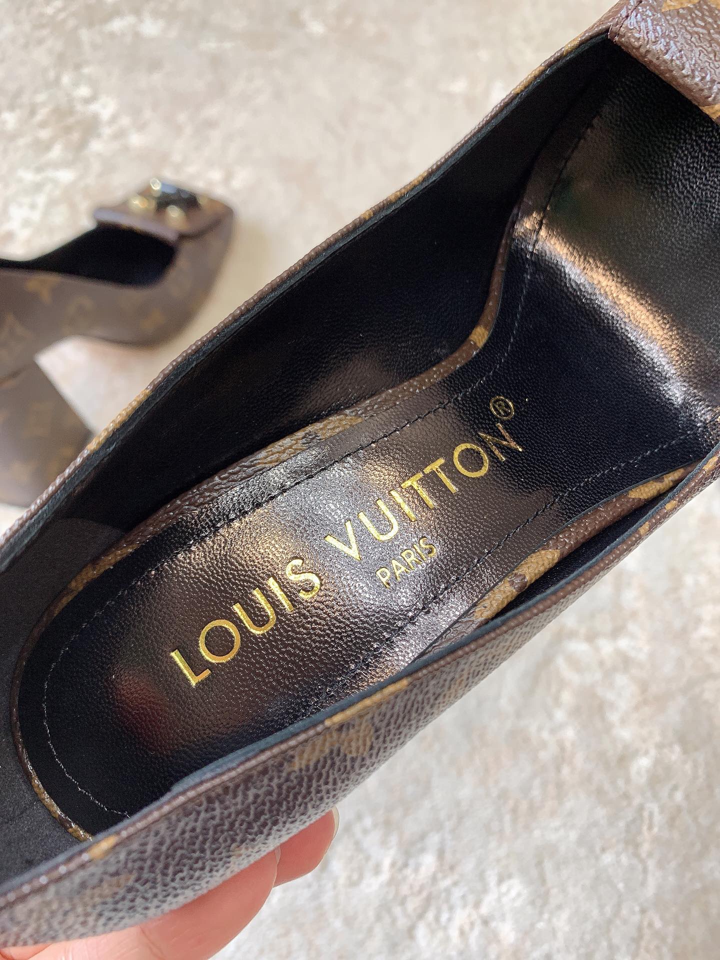 Новинка сезона весна/лето 2023 от LV - Туфли на высоком каблуке с закрытым носком - Черный монограммный узор - 1