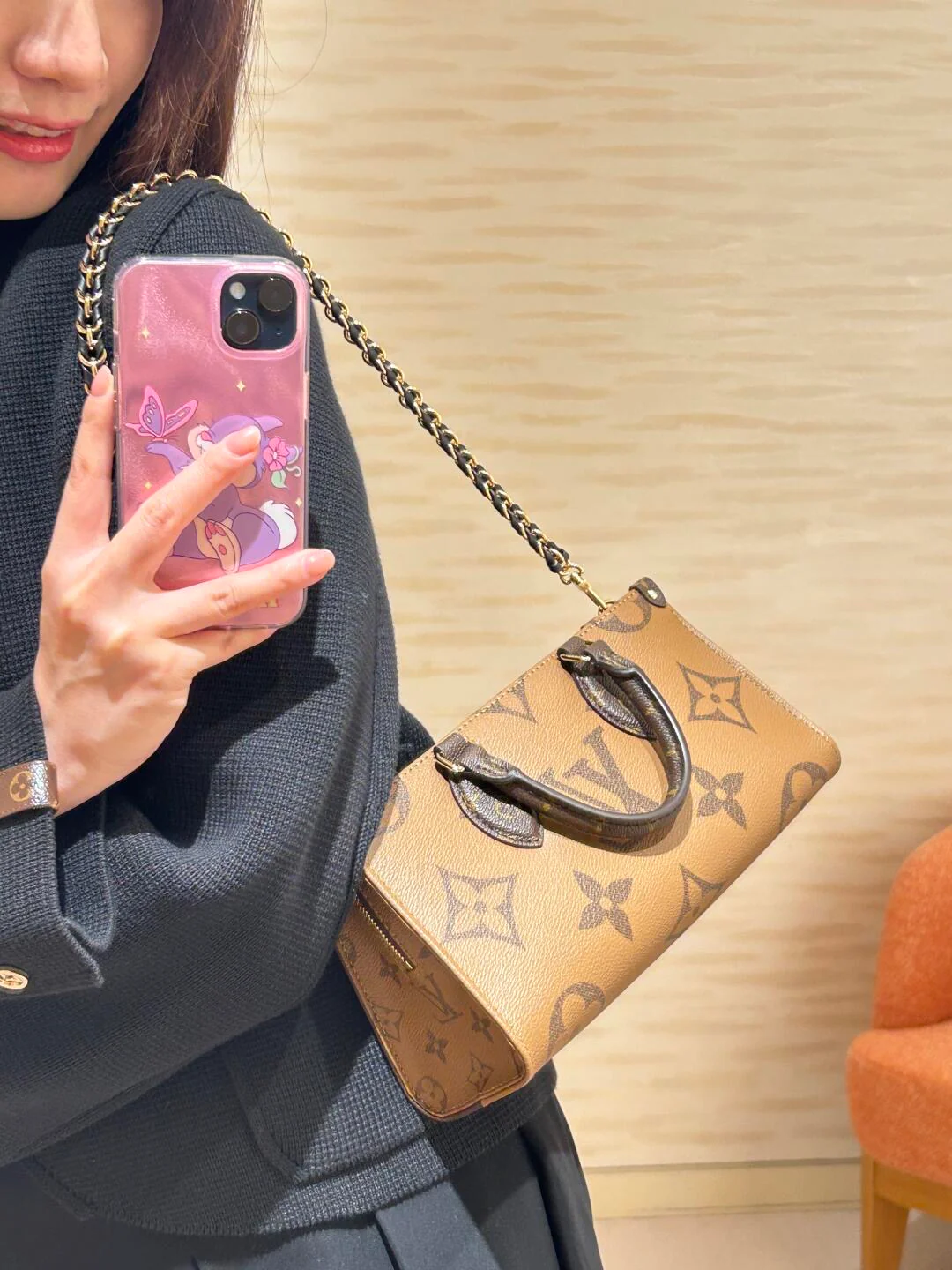 LV-mb163c-onthego-east-west-chain-handbag-classic monogram