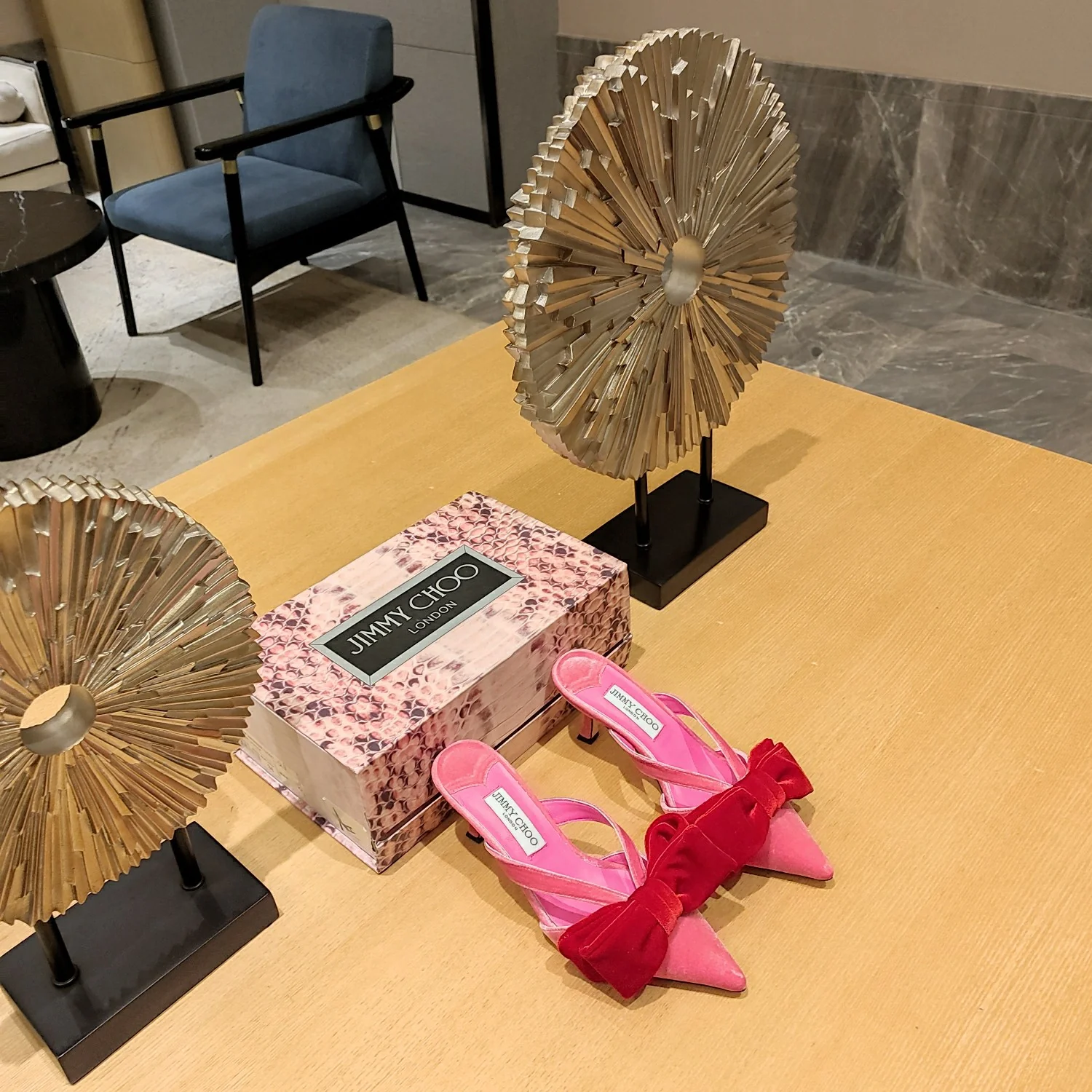 Босоножки на шпильке Jimmy с бабочкой из шелка - розовые