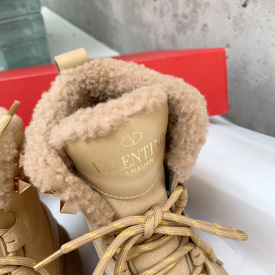 Новинка сезона осень/зима 2022 от Valentino — ботинки Dr. Martens.