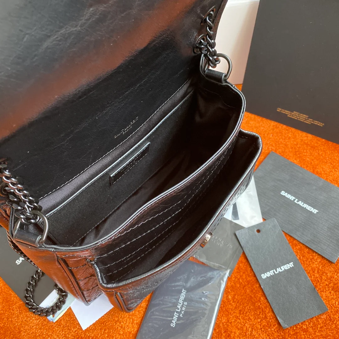 YSL - Маленькая модель Niki - Кожа из коровьей шкуры, обработанная маслом, с черной пряжкой - с D-образным кольцом