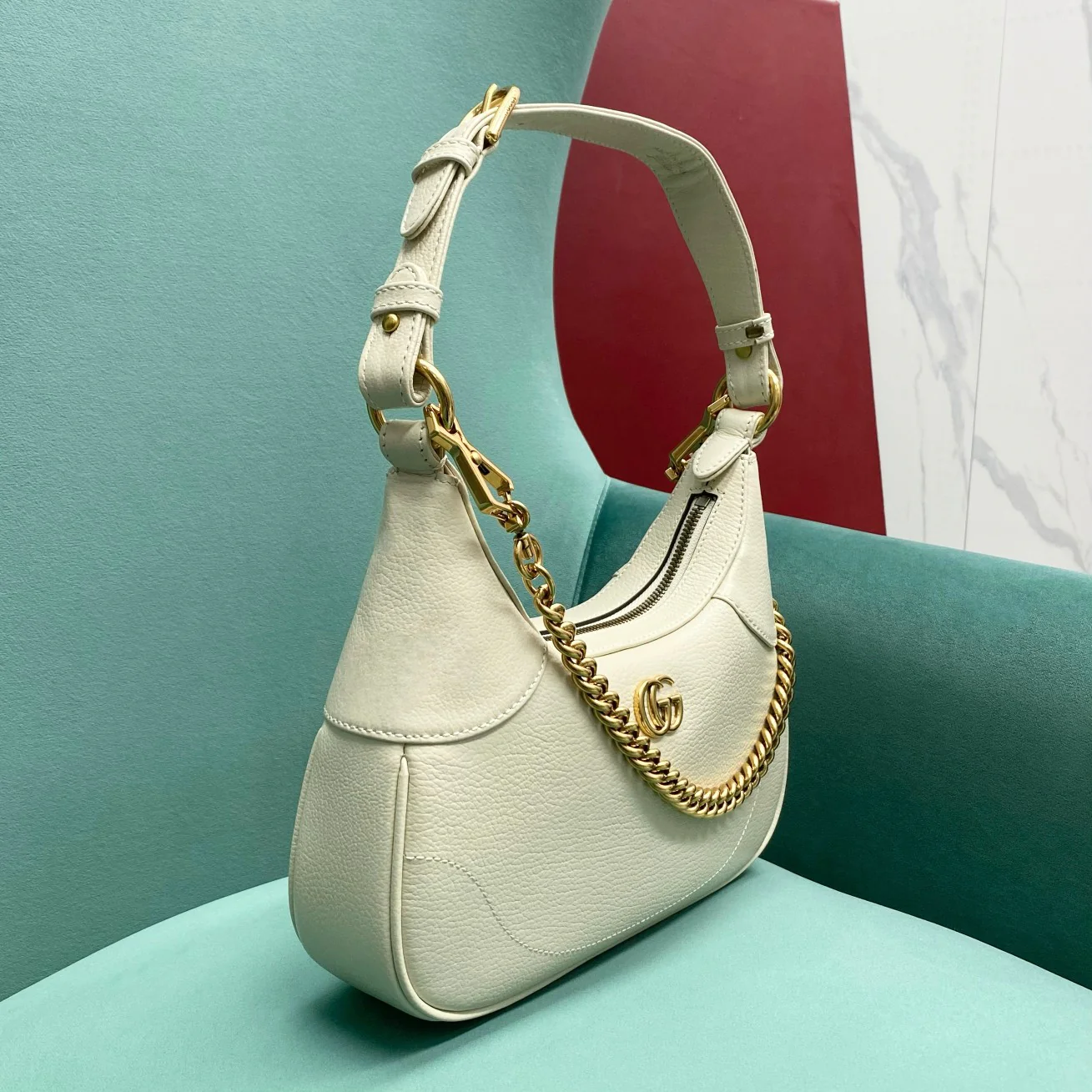 Сумка Gucci на цепочке через плечо - белая