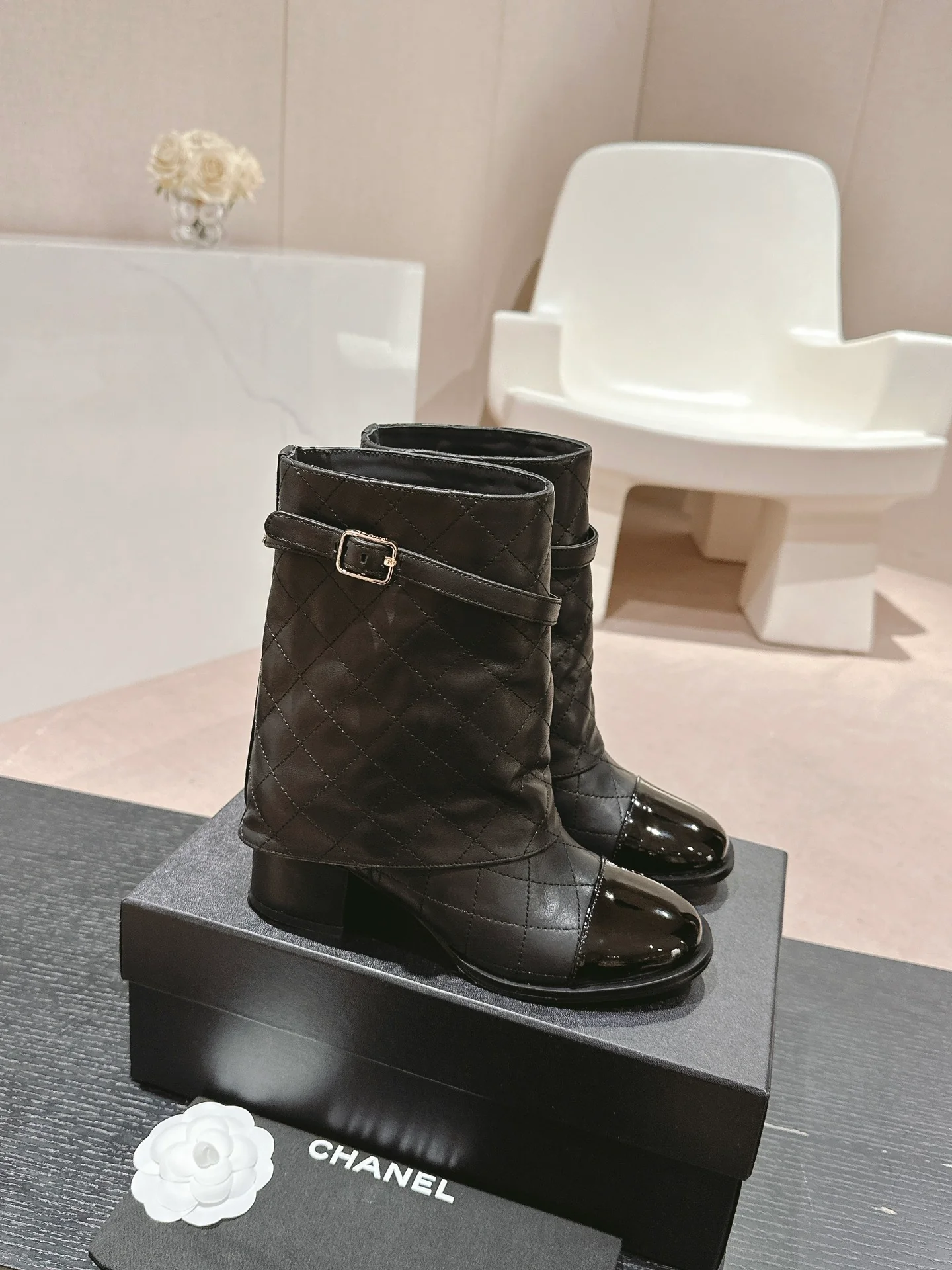 Ботинки Chanel 2024 до середины икры - черные